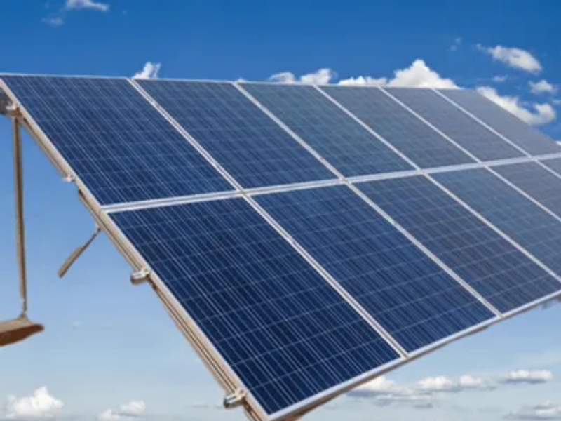 Clean solar panels Bendigo – boosting energy output.